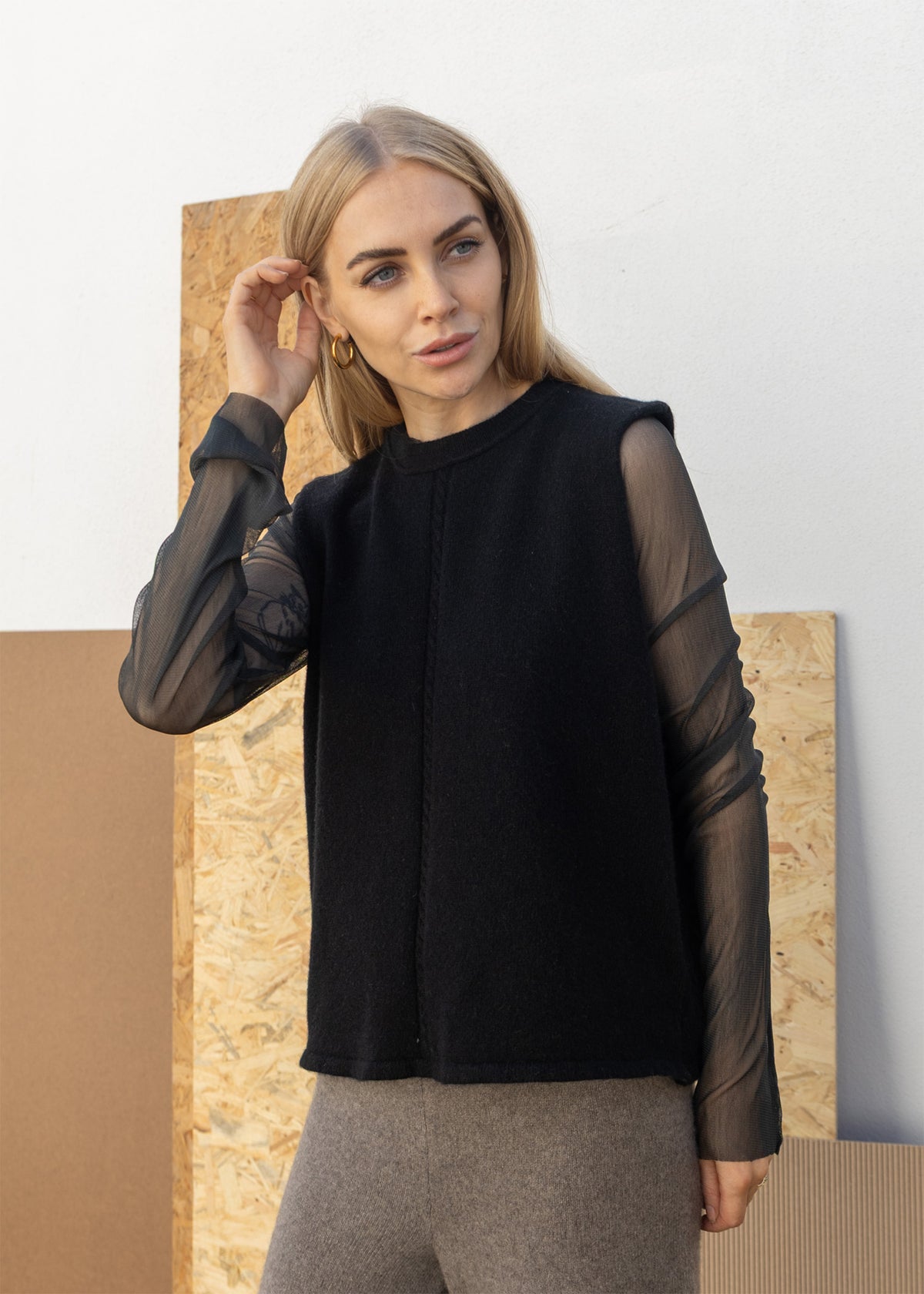 Cashmere Cable Front Vest Top | Black