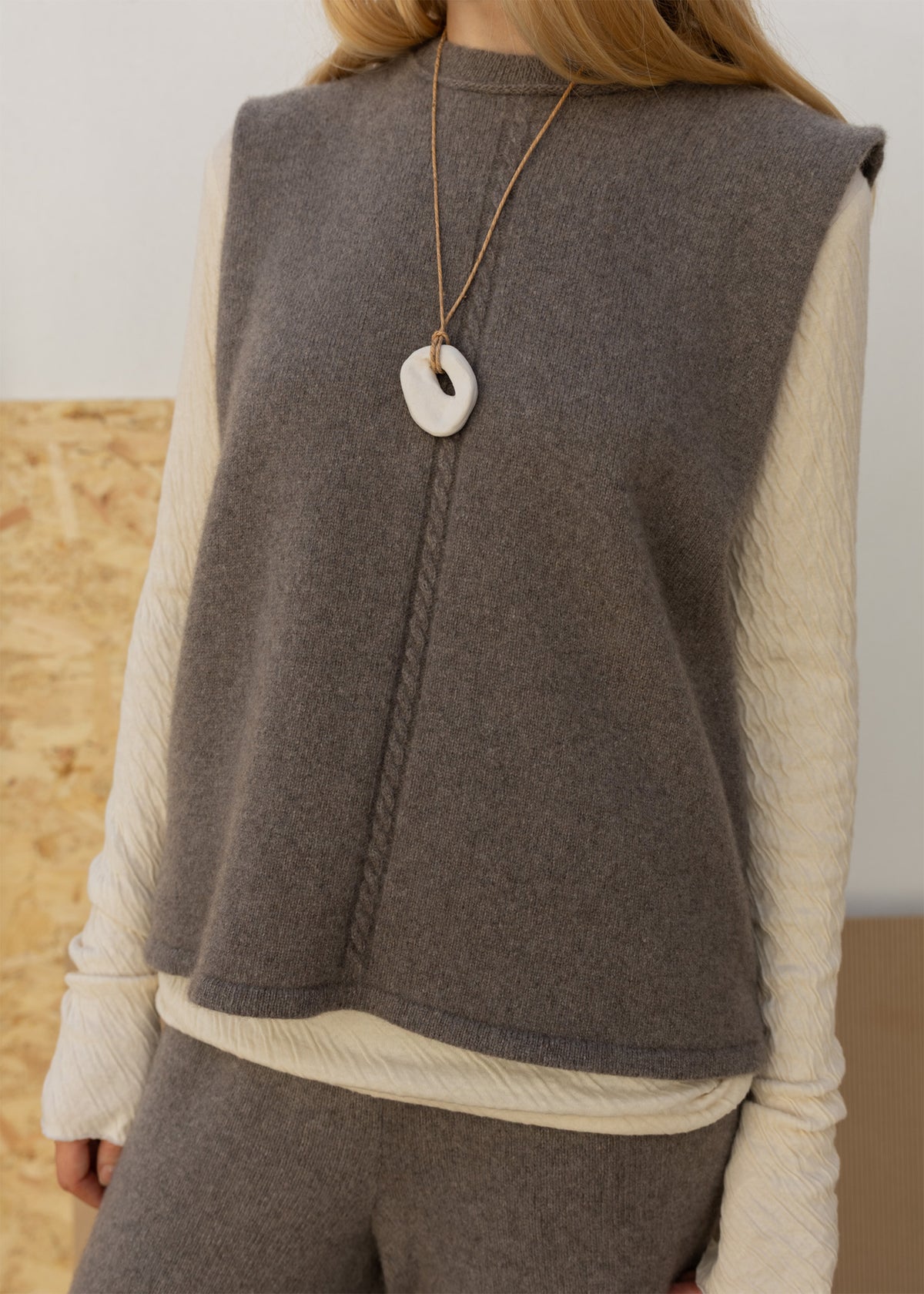 Cashmere Cable Front Vest Top | Mushroom