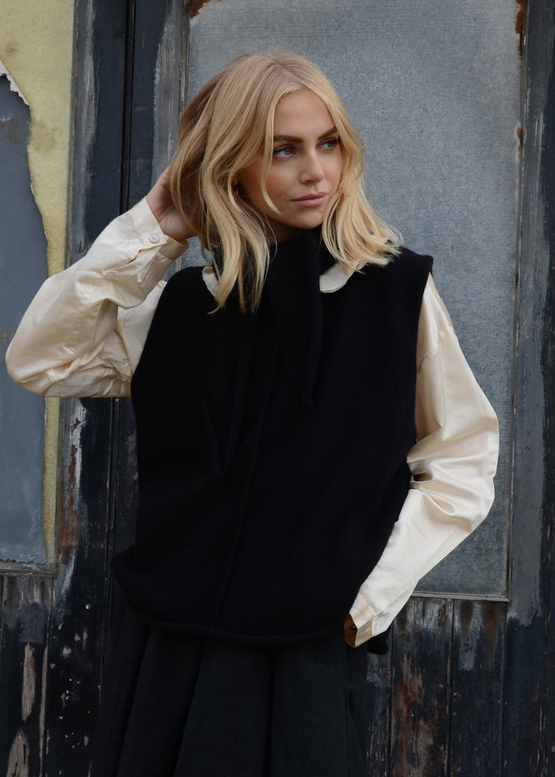 Recycled Cashmere Vest Top | Black