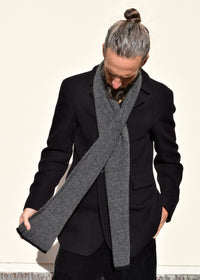 Cashmere Fine Rib Scarf | Black Grey